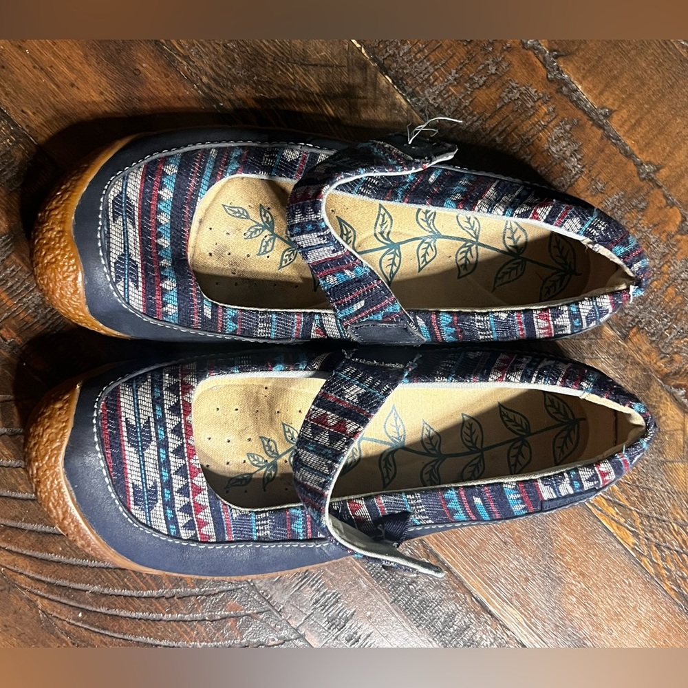 Keen Slip-on Shoes/Flats/Sandals - size 8